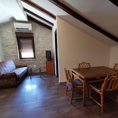 Apartment Dina Pula Zewnętrze zdjęcie